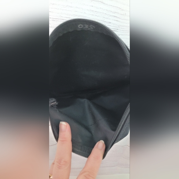 Nwot Roots nylon crossbody with leather accents - Picture 5 of 10